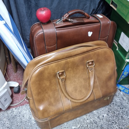 855 - Two vintage 1960s holdalls in nice condition.