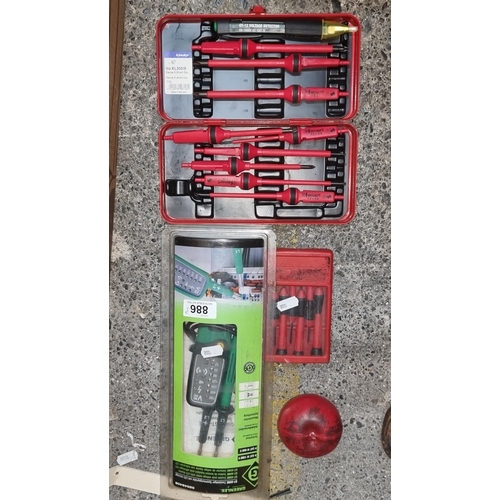 886 - A set of electrical tools including a Greenlee circuit tester along with Klauke screwdriver set.