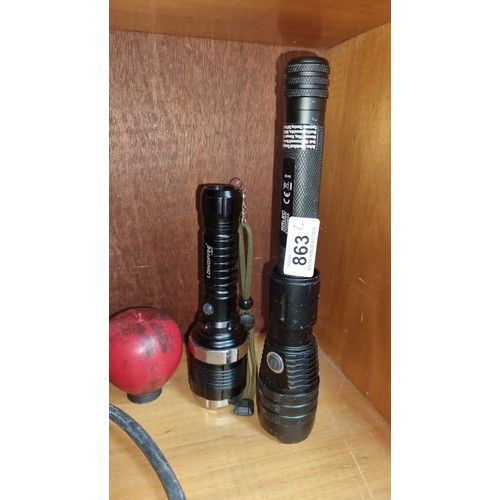 863 - A pair of high quality torches / flashlights including an Arlec RT0006GB along with a Longfire L803.