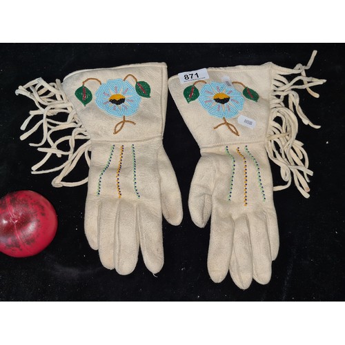 871 - A pair of vintage native American gloves with hand made bead decoration of flowers.