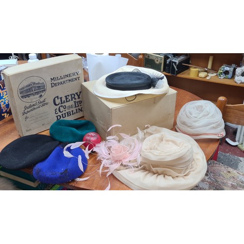 978 - A fabulous Millinery department Clery Co. 1941 Dublin department store box with six vintage hats and... 