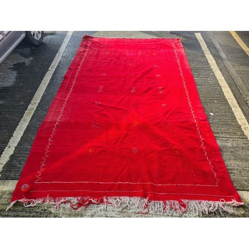 993 - Star Lot : An amazing Handmade, Hand knotted, Beautiful Soft wool floor rug with red ground. Fabulou... 