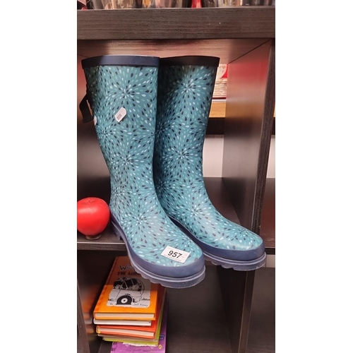 957 - Western Chief Raindrop Burst Varied Teal Rain Boots, size Uk 4.5, rubber with a polyester/cotton ble... 