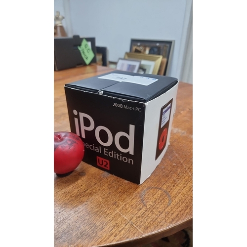 Star Lot : A fantastic rare 20gb U2 Special Edition iPod, complete