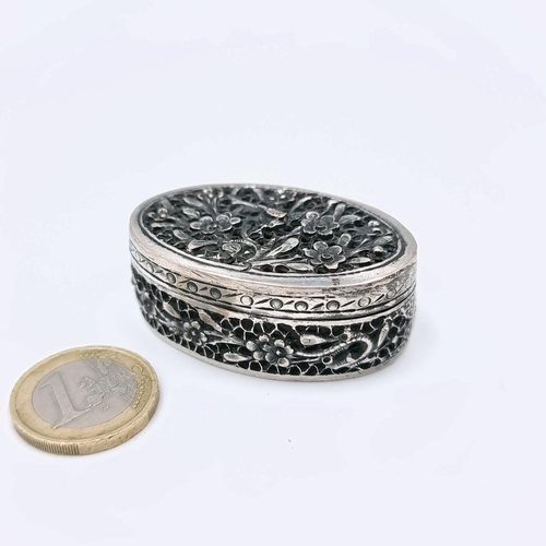 23 - An interesting intricately silver  designed hinged pill box with stamp to base - Oman 925. Dimension... 