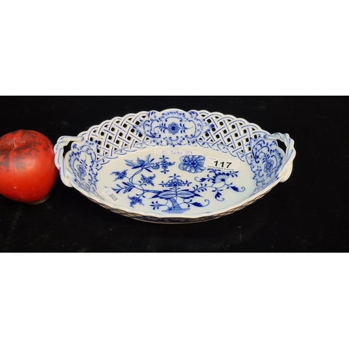 117 - A lovely vintage Meissen handled dish featuring the classic blue & white willow pattern. Stamped 'Me... 