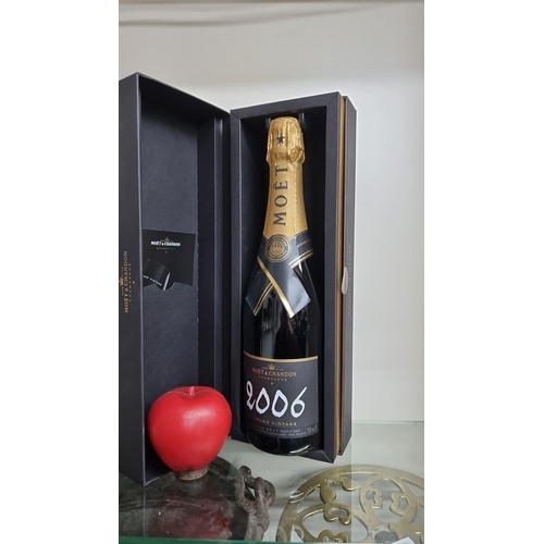 A Moët & Chandon 2006 Grand Vintage Champagne in original