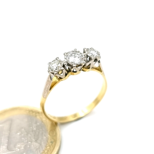 1138 - Super Star Lot : A marvelous 18k diamond ring. Ring size P. Weight 2.82g. Side Diamonds 0.35cts and ... 