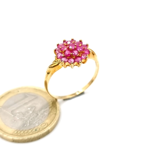 1140 - A spectacular 9K (375) ruby gold ring. Ring size P. Weight 2.01g