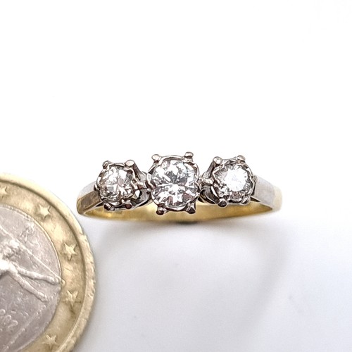 1138 - Super Star Lot : A marvelous 18k diamond ring. Ring size P. Weight 2.82g. Side Diamonds 0.35cts and ... 