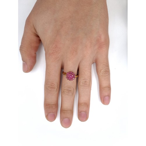 1140 - A spectacular 9K (375) ruby gold ring. Ring size P. Weight 2.01g