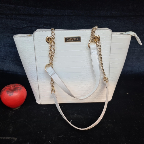173 - A very stylish Carvela by Kurt Geiger ladies handbag in white leather, as new. 
New Carvela handbags... 
