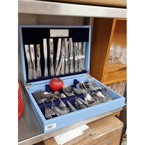 997 - A Newbridge Homeware canteen cutlery set. Consisting of knives, forks and spoons. Brand new, never u... 