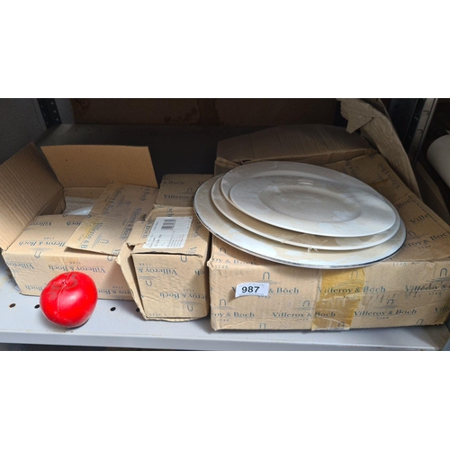 987 - Star Lot: A lot of brand new Villeroy & Boch  commercial table ware. in the 'Twist White' pattern. I... 