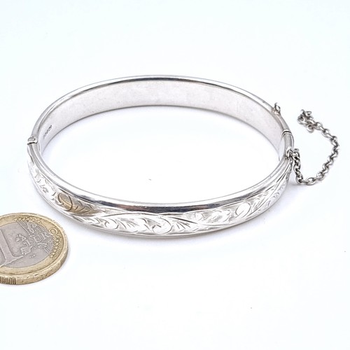 916 - A sterling silver bracelet/bangle from the early 20th century. Featuring intricate engraving