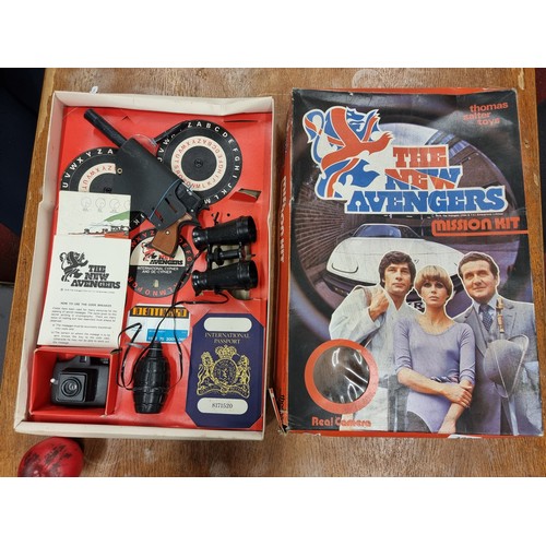 190 - A fantastic classic vintage 1977 'The New Avengers Mission Kit' (complete ) by Thomas Salter Toys. I... 