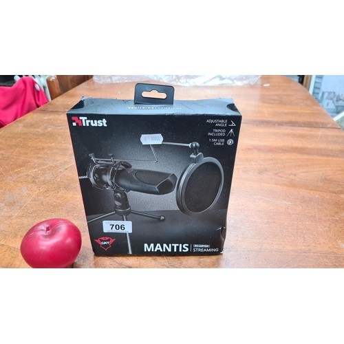 1017 - A Trust Mantis Streaming Microphone with adjustable tripod stand, pop filter, and 1.5 m USB cable, i... 