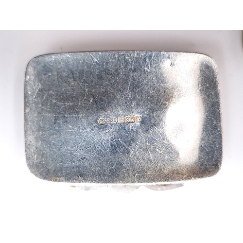 51 - An antique sterling silver snuff box with incised detailing. Hallmarked Sheffield 1919. Dimensions 4... 