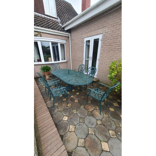 1022 - Super Star Lot : Super quality large heavy green extending garden dining table and 6 chairs with mat... 