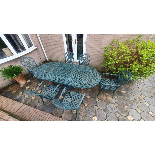 1022 - Super Star Lot : Super quality large heavy green extending garden dining table and 6 chairs with mat... 