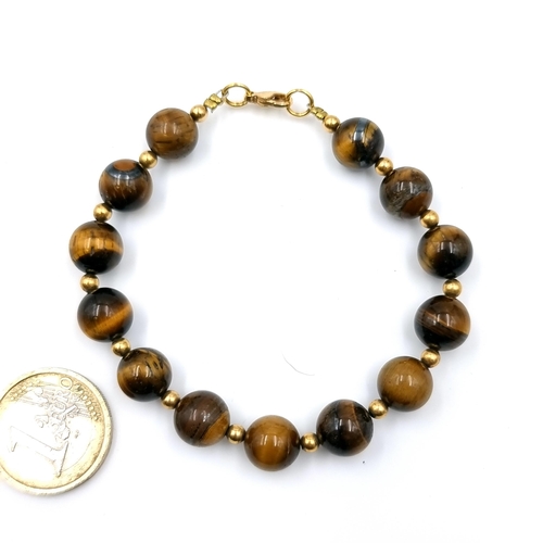 32 - A tiger's eye stone bracelet. Weight - 20.8 grams. Stones cold to the touch.