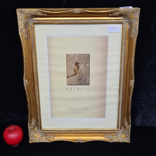 108 - A gorgeous moulded gilt frame. Frame Size: 12 x 16 inches to suit 8 x 12 inch picture / painting.