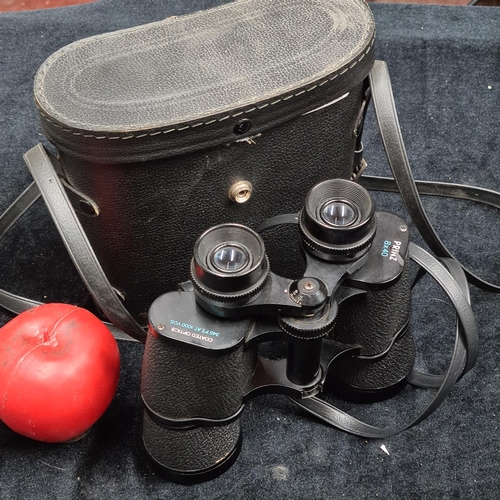 194 - A pair of Prinz 8x40 binoculars. Features coated optics, 345 FT at 1000 yds. Comes with original har... 