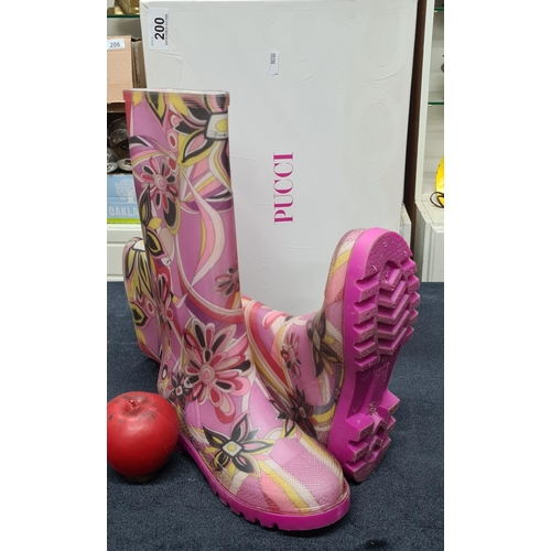 200 - A pair of cute Italian made Emilio Pucci designer wellington rubber boots. 011- Rubber Alba Violet. ... 