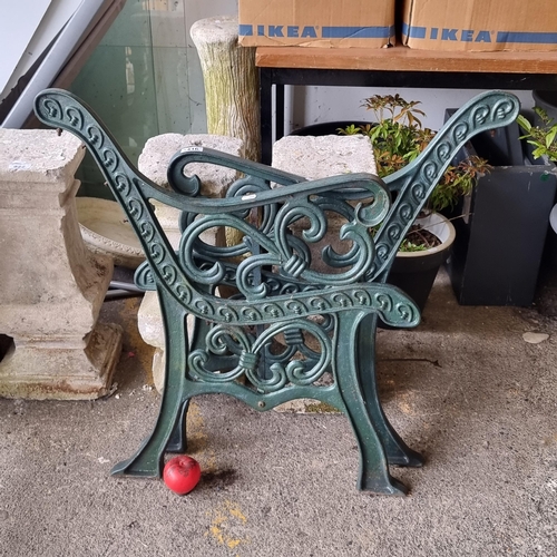 1416 - A pair of cast iron garden bench ends.