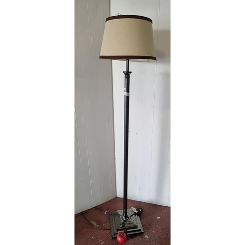 1419 - A stylish contemporary hall lamp with a two tone linen shade.