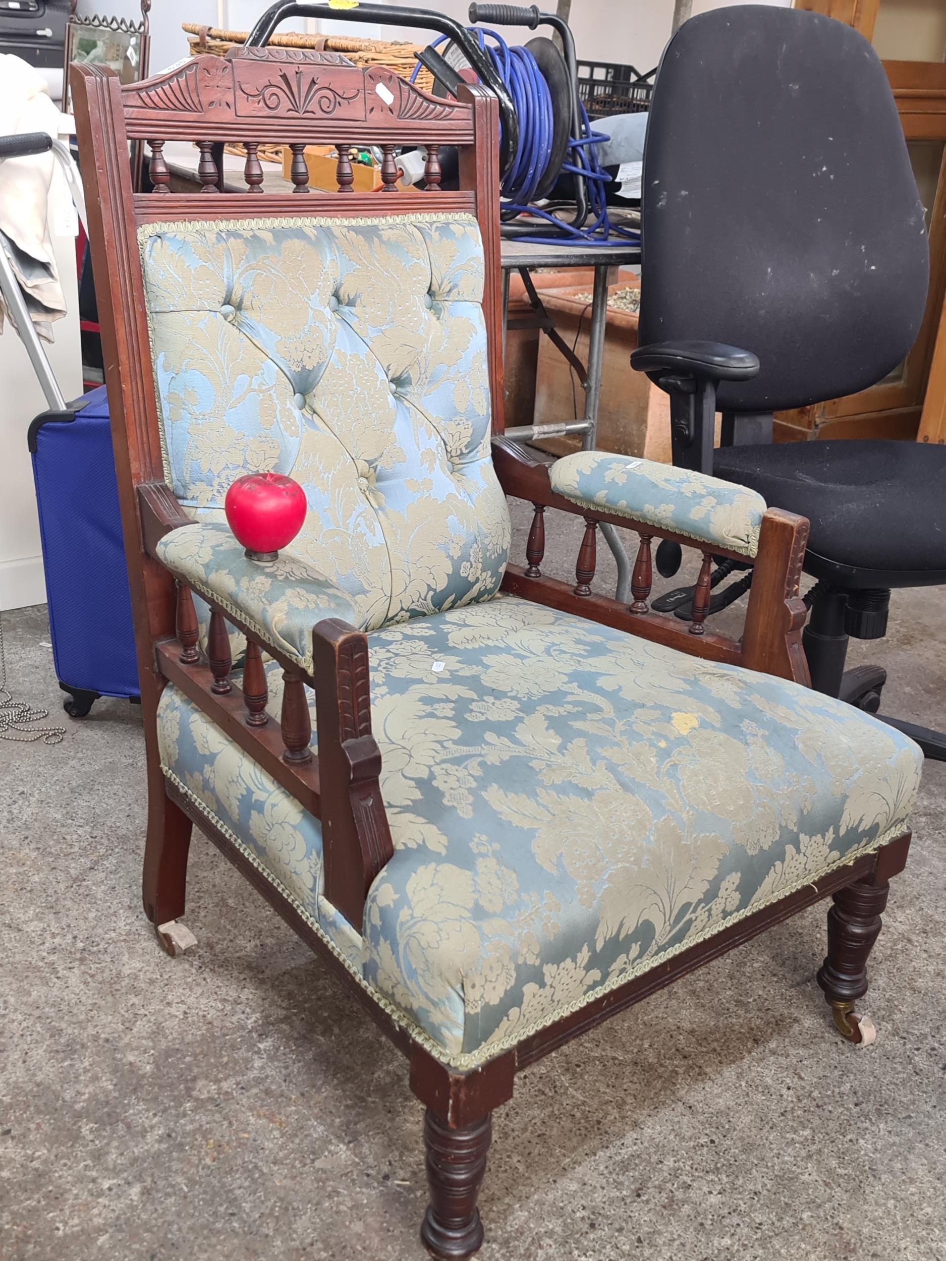 Harriet's Chair, image size:1875x2500