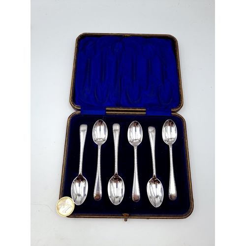 935 - A super set of six antique silver spoons with Sheffield hallmarks dating to 1913. In original blue v... 