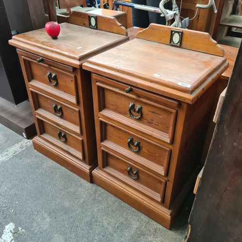 984 - A handsome pair of bedside lockers each with three nicely sized drawers. Features metal drop leaf ha... 