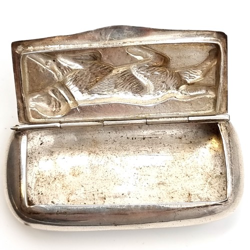 27 - A Fabulous Sterling Silver vinaigrette with hinge lidded dog motif. Hallmarked 925. Length - 7 cms. ... 