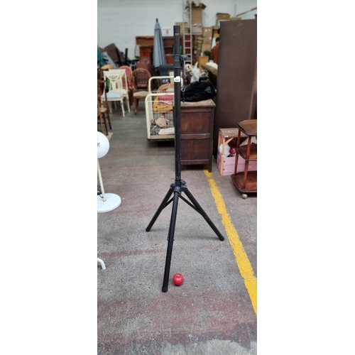 444 - A high quality metal adjustable tripod stand for speaker or large light. Diameter of the pole at the... 