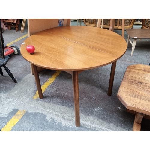 448 - A vintage neat mid century teak round dining table. 105cm diameter and 76m tall.