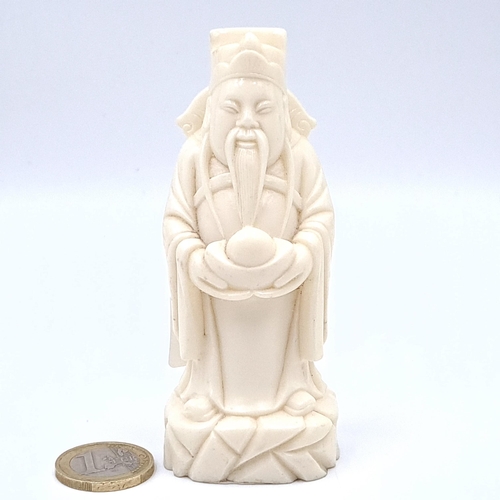 511 - An antique Feng Shui Chinese trinity figurine. Dimensions - 10 x 4 cms. Weight - 93 grams.