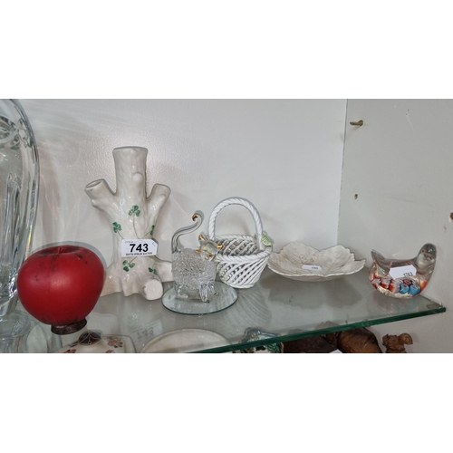 743 - A mixed lot of decorative items, including Belleek pottery with shamrock design, glass cat figurine,... 