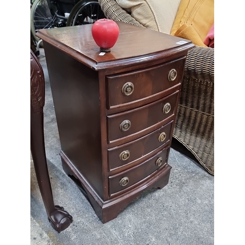 779 - Mahogany bedside chest with classic brass hardware, featuring four graduated drawers and elegant bal... 