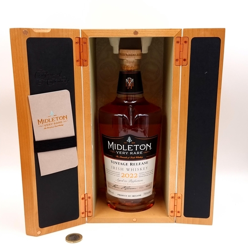 961 - Star Lot : A box of Midleton Very Rare Vintage release fine Irish whiskey. Dated - 2022. Comes in an... 