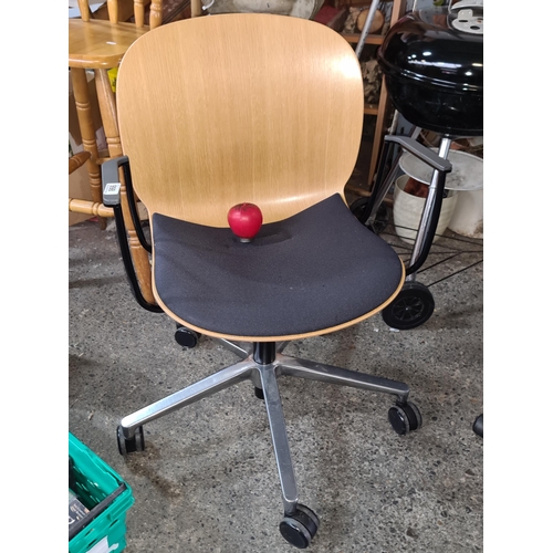 998 - Star Lot: The Swedish designed RBM Noor 6075 Meeting Chair is the ideal chair for people who work in... 