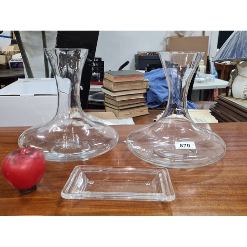 870 - Pair of clear glass decanters with a broad base and narrow neck, ideal for aerating and serving wine... 