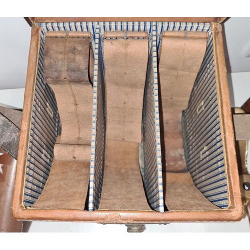 142 - An antique 1890s shotgun ammunition hunting leather case.
