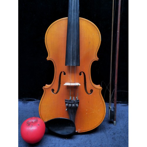 995 - A Swedish made Prim E (mi ) Precision-String violin in medium tone. In original carry case