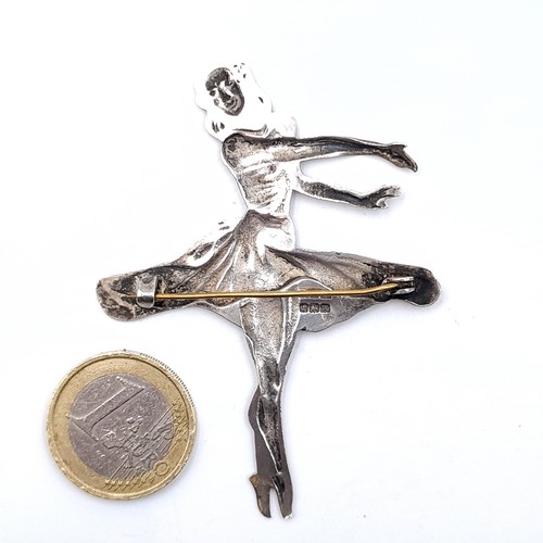 953 - A large sterling silver brooch in the form of a ballerina hallmarked Birmingham. Dimensions: 7 x 5 c... 