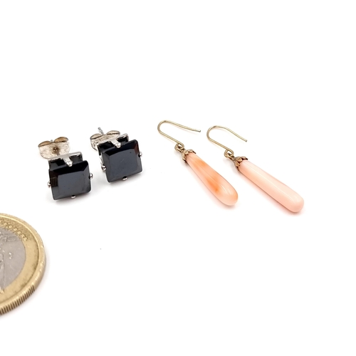 34 - Two pairs of earrings. One pair is black onyx stud and the other one peach onyx suitable for pierced... 