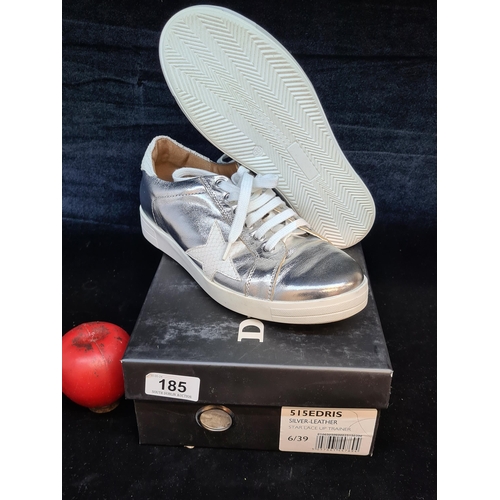 185 - A pair of Dune ladies star lace up trainers in silver - leather. In its original box. Size UK 6 / 39... 