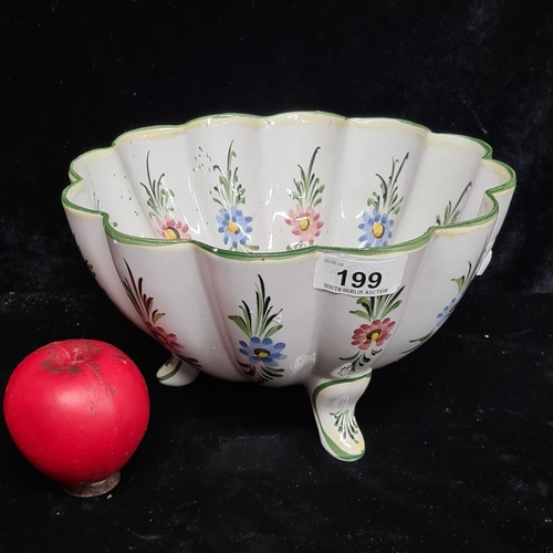 199 - A charming vintage R.C. & Cal Porto de Mos pottery planter featuring a scalloped form, three feet an... 