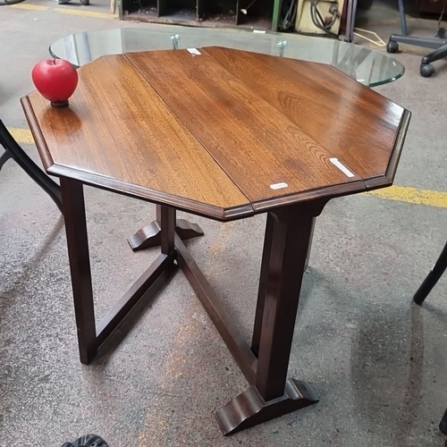 491 - A lovey neat size walnut drop-leaf gateleg table,  featuring an octagonal top and sturdy, symmetrica... 