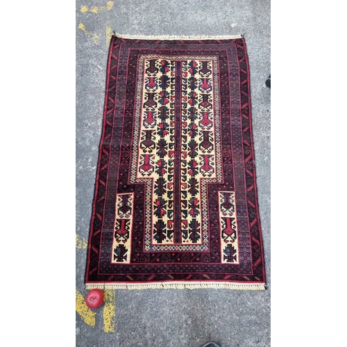 497 - Star Lot : A lovey  handwoven Persian wool hand knotted rug  with geometric floral patterns, featuri... 